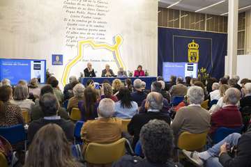 El Cabildo ratifica su compromiso de preservar la Memoria Histórica en la presentación del libro 'Héroes de chabola'/TA.